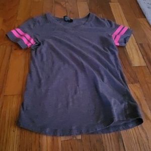 A short sleeve shirt